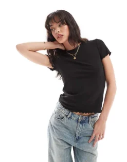 Pieces Short Sleeve T-shirt With Lettuce Edge Hem In Black For Women