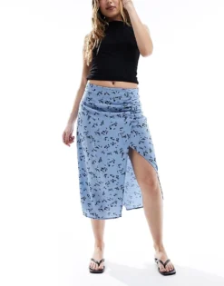 Pieces Ruched Side Midi Skirt With Slit In Blue Ditsy For Women