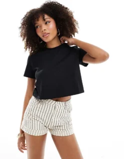 Pieces Cropped T-shirt In Black For Women