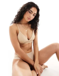 Pieces Mix & Match Seamless Bras And Thongs In Beige