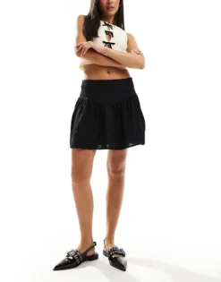 Pieces Dipped Yoke Ruched Mini Skirt In Black For Women