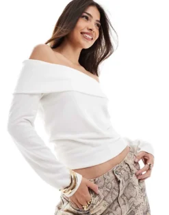 Pieces Fine Knit Off Shoulder Jumper In Cream For Women