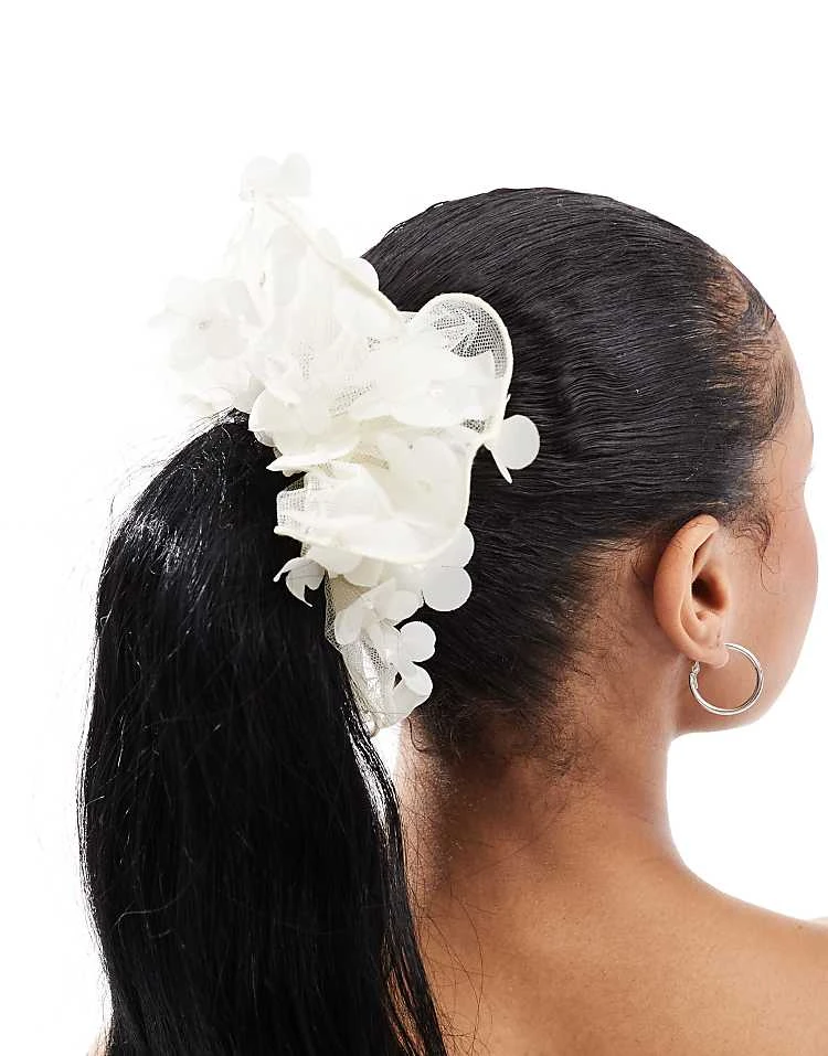 Pieces XL Floral Applique Scrunchie In White For Women - Image 4