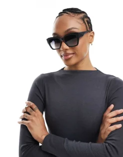 Pieces Square Frame Sunglasses With Black Tint Lense In Matte Black For Women