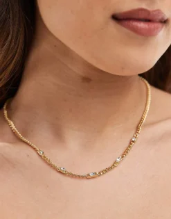 Pieces Baguette Stone Detail Chain Necklace In Gold For Women