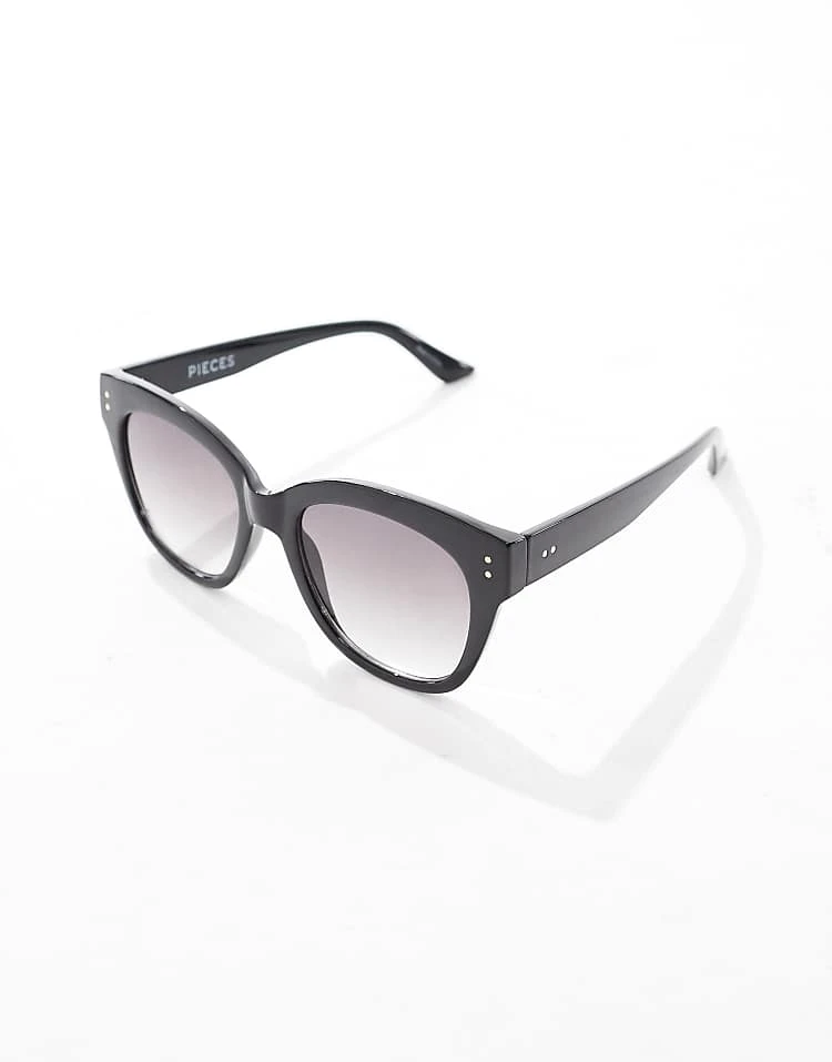 Pieces Round Frame Sunglasses With Ombre Lense In Black For Women - Image 2